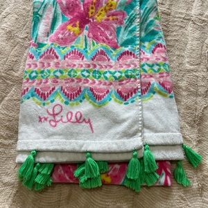 Lilly Pulitzer x Pottery Barn collaboration Jungle Lilly pool towel